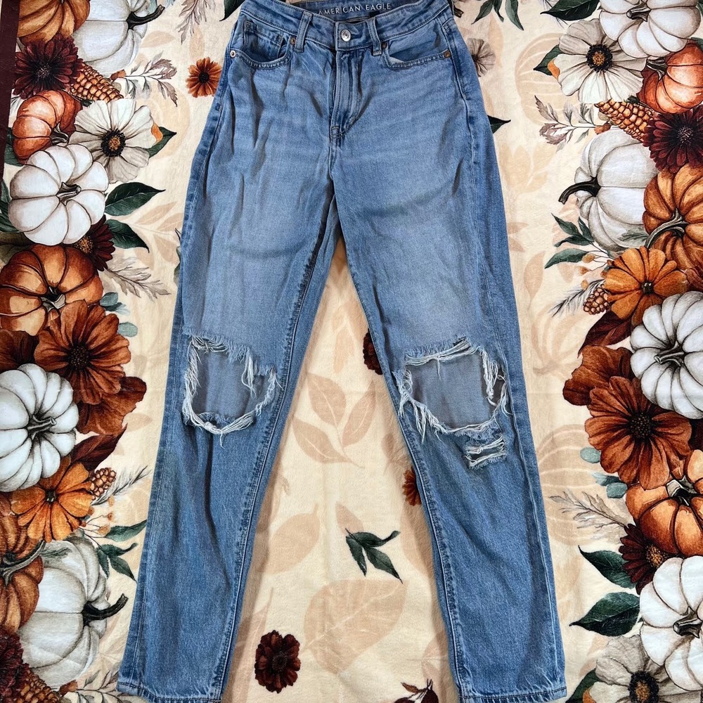 American Eagle Jeans Womens Blue Mom Jean Strigid Distressed Ripped Knees Size 0